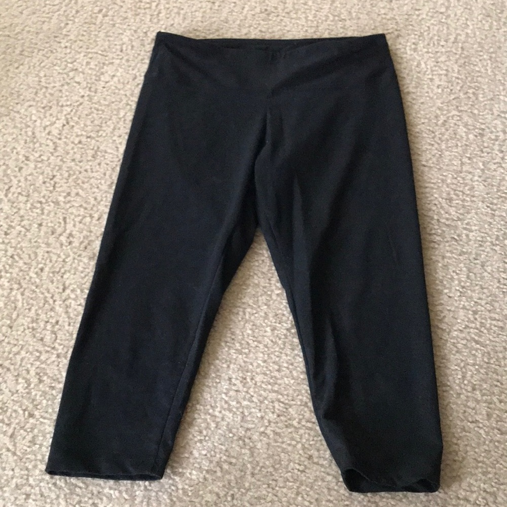 Black cropped leggings